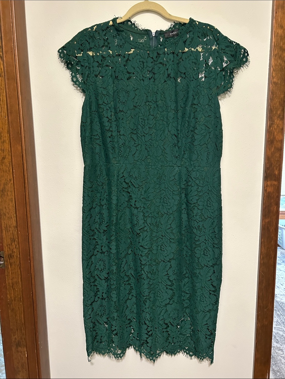 Gorgeous NWT Emerald  Green Lace Midi Dress with Cap Sleeves size XL